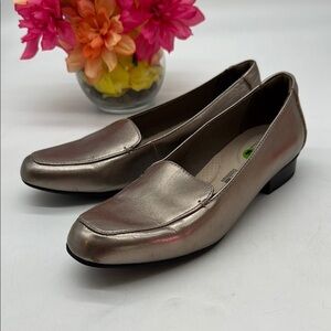 Clarks Shiny Bronze Flats Size 8.5 BFL8450A